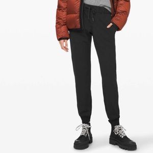Lululemon On The Fly Joggers (size 10)